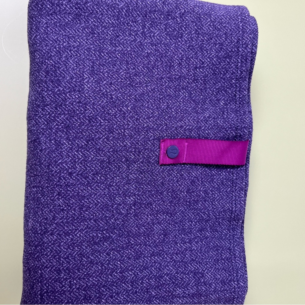 Lululemon vinyasa infinity scarf with snaps.